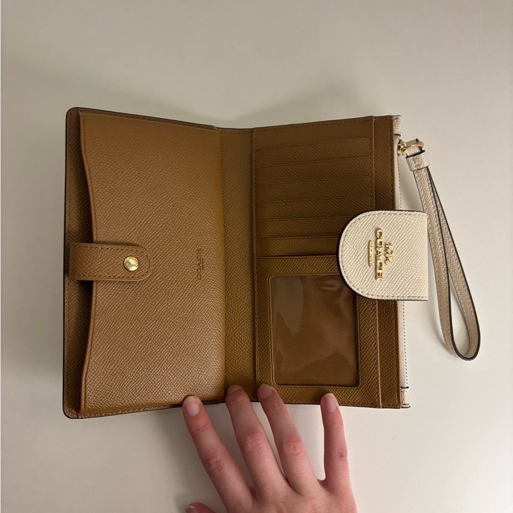 Coach Phone Wallet - Picture 3 of 4
